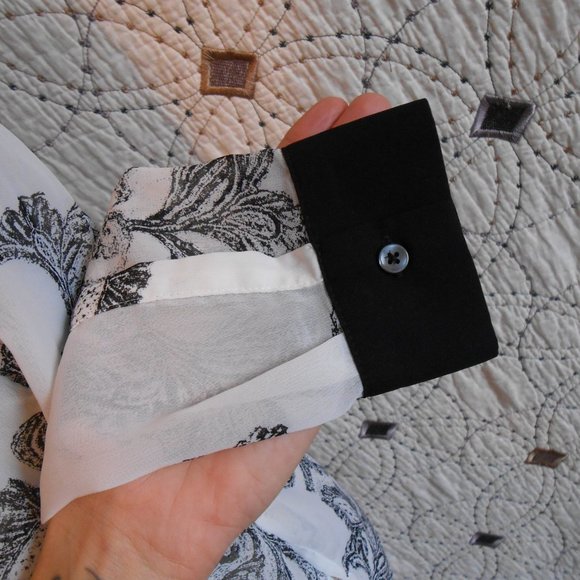 3/$10 Kenneth Cole Sheer Wrap Back Button Down S - Picture 3 of 7